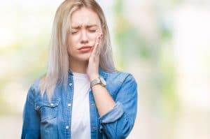 woman with a dental emergency
